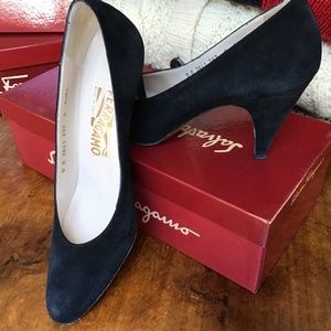 Vintage Salvatore Ferragamo Black Suede Shoes 8AAAA